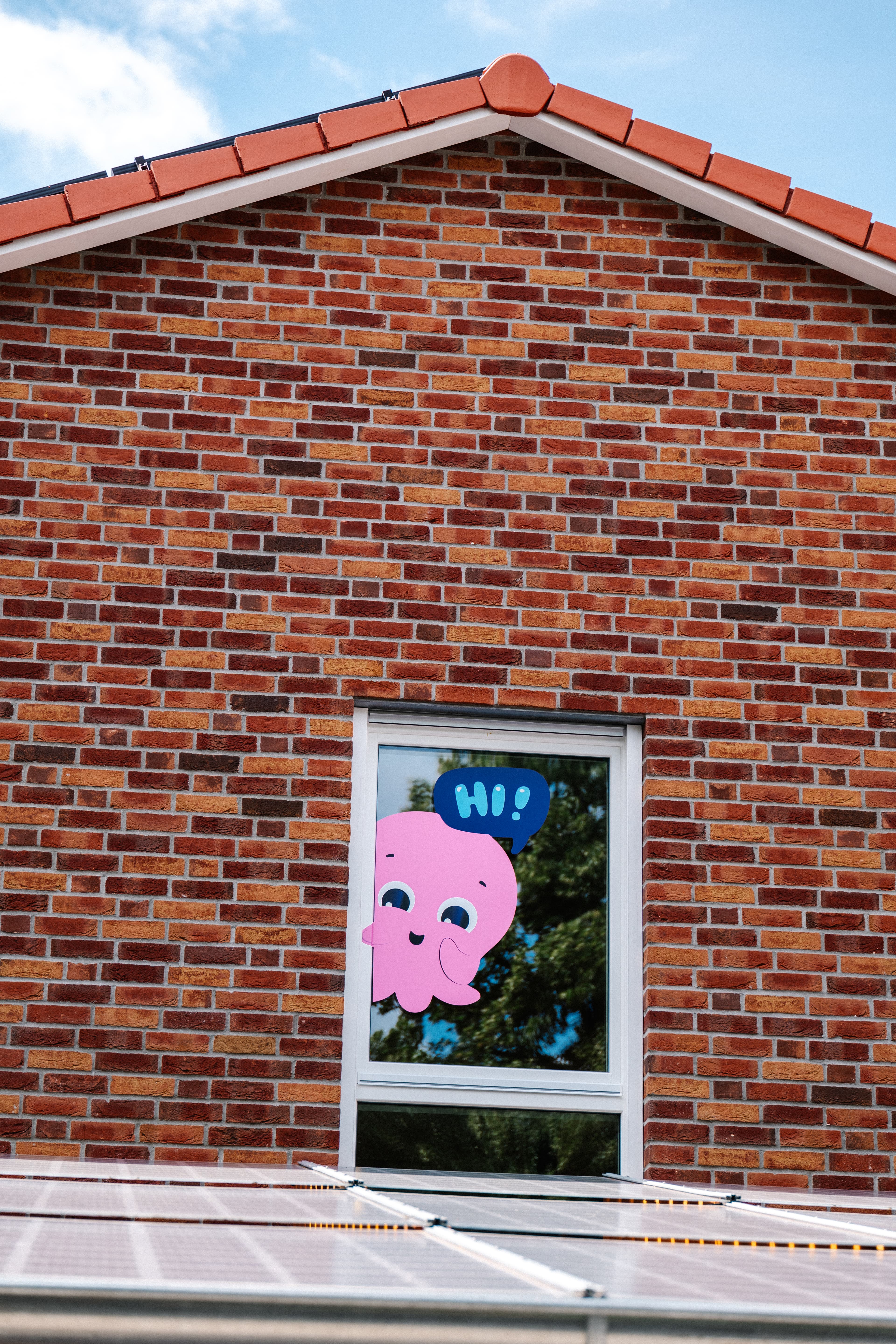 Zero bills haus fenster mit Octopus Sticker