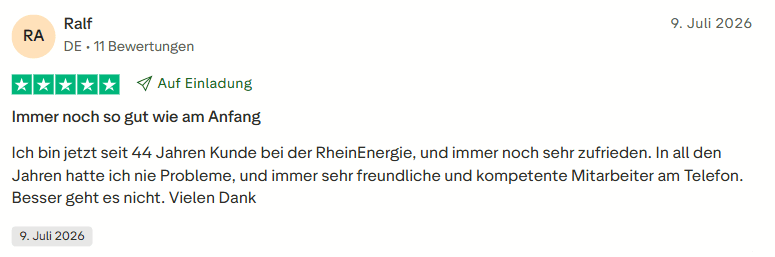 Eine Kundenbewertung von Ralf, in der er RheinEnergie für den hervorragenden Service über 44 Jahre hinweg lobt und dabei besonders das freundliche und kompetente Personal hervorhebt, vom 9. Juli 2026.